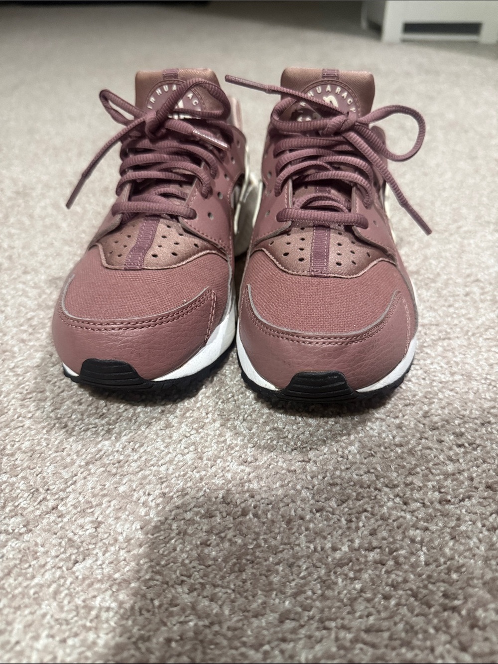 Women’s Nike Hurrache - Althetic Sneakers in Dusty Rose